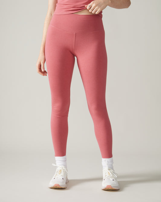 Women wearing the Buttery Soft BFF Hihg-Rise Legging by Rose Boreal - Cherry / Femme qui porte le legging BFF brossé taille haute de Rose Boreal - Cerise