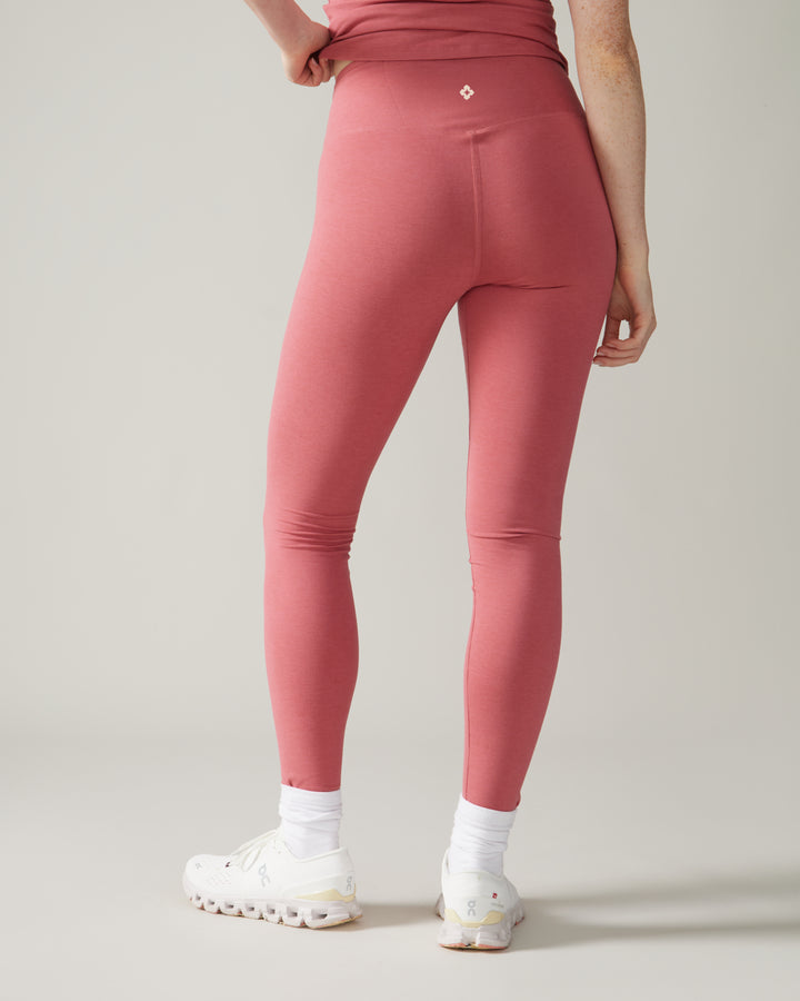 Women wearing the Buttery Soft BFF Hihg-Rise Legging by Rose Boreal - Cherry / Femme qui porte le legging BFF brossé taille haute de Rose Boreal - Cerise