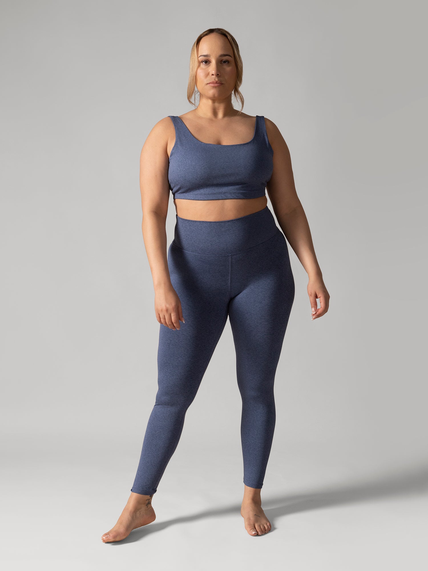 Women wearing the Buttery Soft BFF Hihg-Rise Legging by Rose Boreal - Denim  Over / Femme qui porte le legging BFF brossé taille haute de Rose Boreal - Denim Over