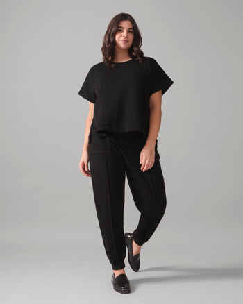 Women wearing the Casual Slim Cuff Jogger Pant - Total Eclipse in Total Eclipse Over / Femme qui porte le Pantalon de jogging décontracté à cheville ajustée - Éclipse Totale en Éclipse Totale Over