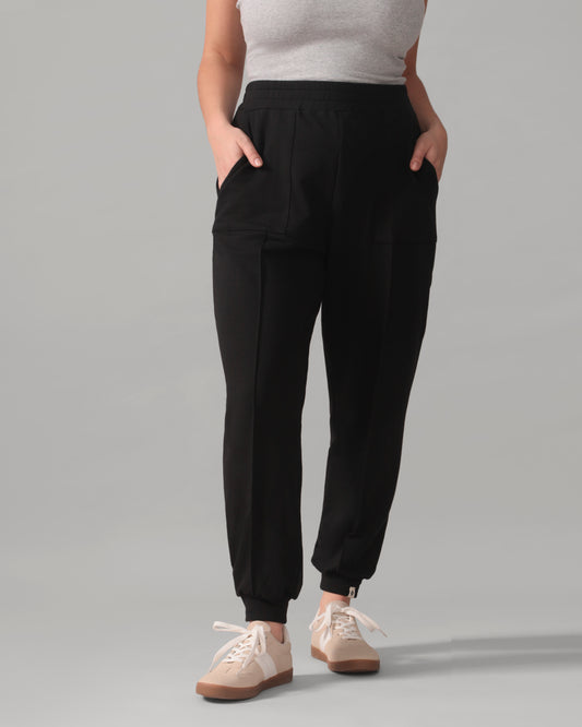 Women wearing the Casual Slim Cuff Jogger Pant - Total Eclipse in Total Eclipse / Femme qui porte le Pantalon de jogging décontracté à cheville ajustée - Éclipse Totale en Éclipse Totale