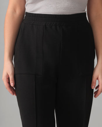 Women wearing the Casual Slim Cuff Jogger Pant - Total Eclipse in Total Eclipse / Femme qui porte le Pantalon de jogging décontracté à cheville ajustée - Éclipse Totale en Éclipse Totale