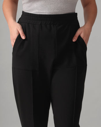 Women wearing the Casual Slim Cuff Jogger Pant - Total Eclipse in Total Eclipse / Femme qui porte le Pantalon de jogging décontracté à cheville ajustée - Éclipse Totale en Éclipse Totale