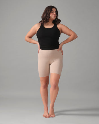 Women wearing the Buttery Soft High-Rise BFF Shorts - Vanilla Bean - Vanilla Bean Over / Femme qui porte le Short BFF taille haute - Gousse de vanille - Gousse de vanille Over