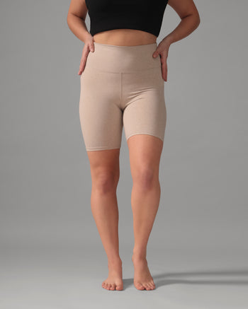 Women wearing the Buttery Soft High-Rise BFF Shorts - Vanilla Bean - Vanilla Bean / Femme qui porte le Short BFF taille haute - Gousse de vanille - Gousse de vanille