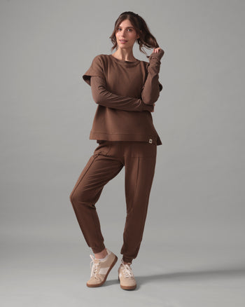 Women wearing the Time Out Sleeveless Sweat - Hazelnut in Hazelnut Over / Femme qui porte le Chandail sans manches Time Out - Noisette en Noisette Over