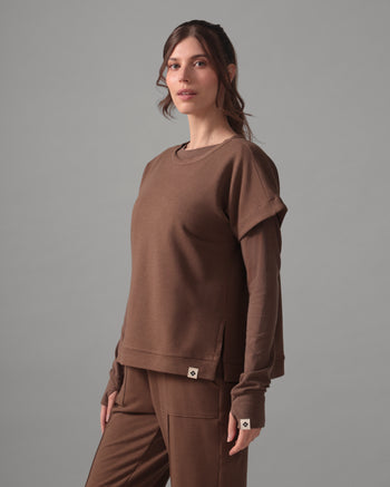 Women wearing the Time Out Sleeveless Sweat - Hazelnut in Hazelnut / Femme qui porte le Chandail sans manches Time Out - Noisette en Noisette