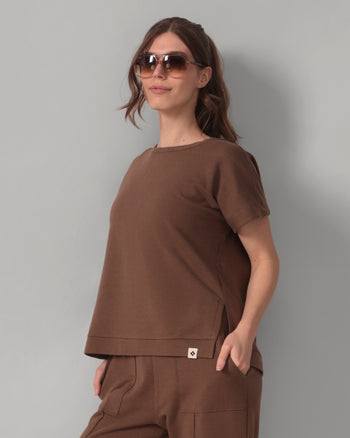 Women wearing the Time Out Sleeveless Sweat - Hazelnut in Hazelnut / Femme qui porte le Chandail sans manches Time Out - Noisette en Noisette