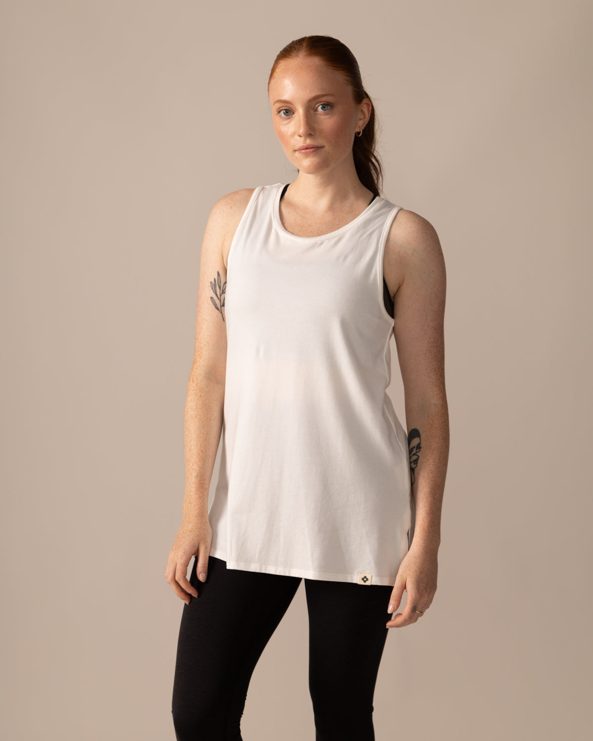 Women wearing the Astral Tank by Rose Boreal - Natural White Over / Femme qui porte la Camisole Astrale par Rose Boreal - Blanc Naturel Over