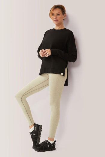 Women wearing the Rose Buddha Buttery Soft BFF High-Rise Legging - Celery Over / Femme qui porte Rose Buddha Legging BFF Brossé Taille Haute - Céleri Over