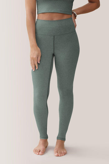 Women wearing the Rose Buddha Buttery Soft BFF High-Rise Legging - Teal Over / Femme qui porte Rose Buddha Legging BFF Brossé Taille Haute - Agave Over