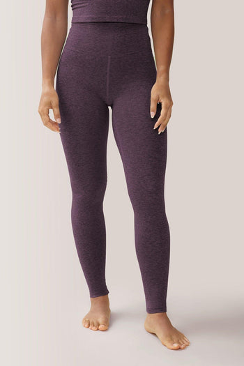 Women wearing the Rose Buddha Buttery Soft BFF High-Rise Legging - Eggplant / Femme qui porte Rose Buddha Legging BFF Brossé Taille Haute - Aubergine