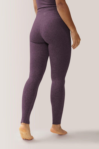 Women wearing the Rose Buddha Buttery Soft BFF High-Rise Legging - Eggplant / Femme qui porte Rose Buddha Legging BFF Brossé Taille Haute - Aubergine