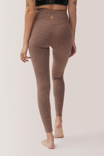 Women wearing the Rose Buddha Buttery Soft BFF High-Rise Legging - Praline / Femme qui porte Rose Buddha Legging BFF Brossé Taille Haute - Praline