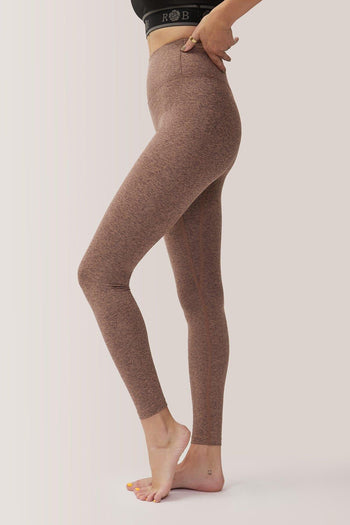 Women wearing the Rose Buddha Buttery Soft BFF High-Rise Legging - Praline / Femme qui porte Rose Buddha Legging BFF Brossé Taille Haute - Praline