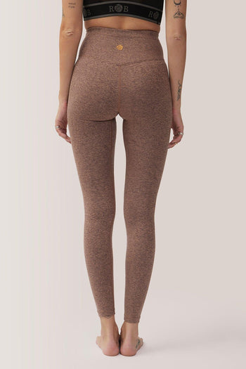 Women wearing the Rose Buddha Buttery Soft BFF High-Rise Legging - Praline / Femme qui porte Rose Buddha Legging BFF Brossé Taille Haute - Praline